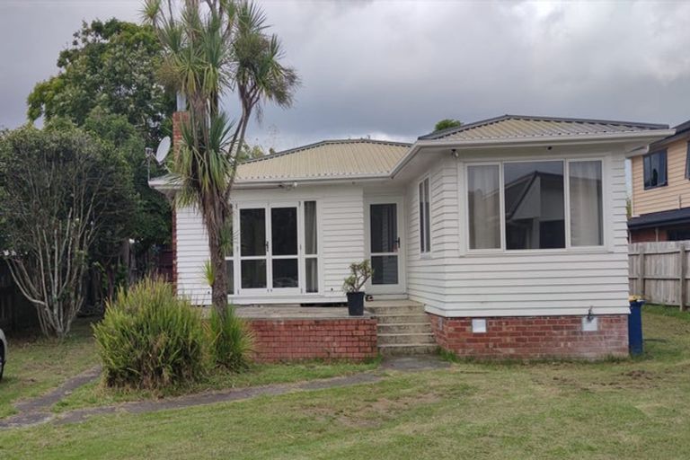 Photo of property in 3 Hurley Place, Kelston, Auckland, 0602