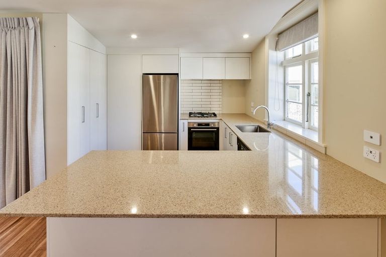 Photo of property in 40 Roxburgh Street, Mount Victoria, Wellington, 6011