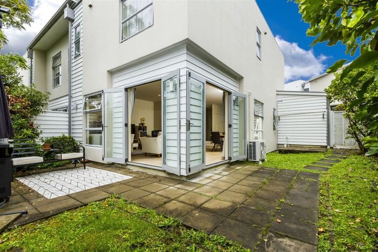 Photo of property in 5/40 Scarlet Oak Drive, Schnapper Rock, Auckland, 0632
