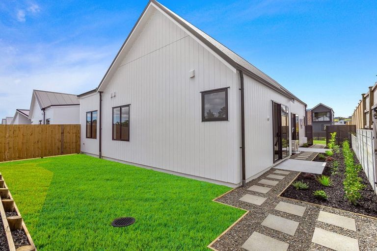 Photo of property in 21 Cambie Avenue, Red Beach, 0932