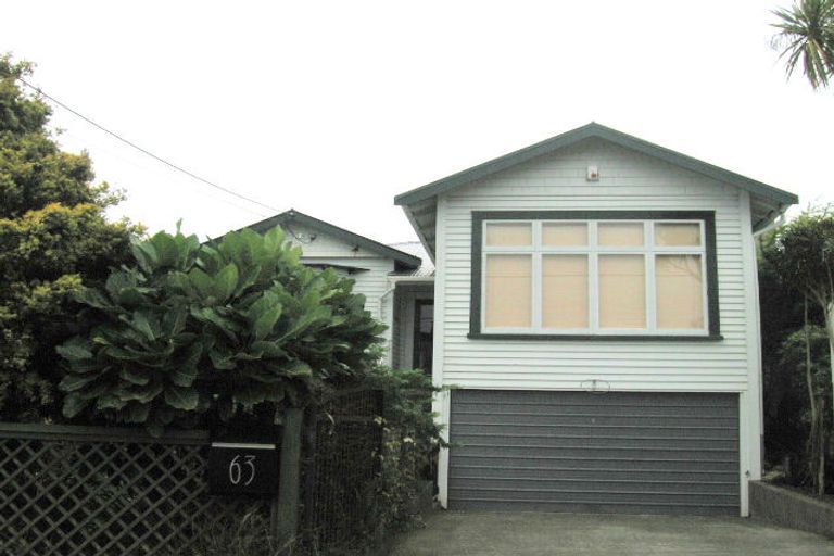 Photo of property in 63 Creswick Terrace, Northland, Wellington, 6012