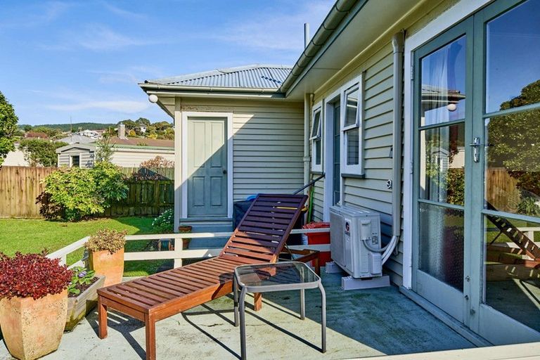 Photo of property in 4 Cambridge Street, Tawa, Wellington, 5028