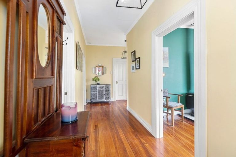 Photo of property in 3 Te Reinga View, Tawa, Wellington, 5028