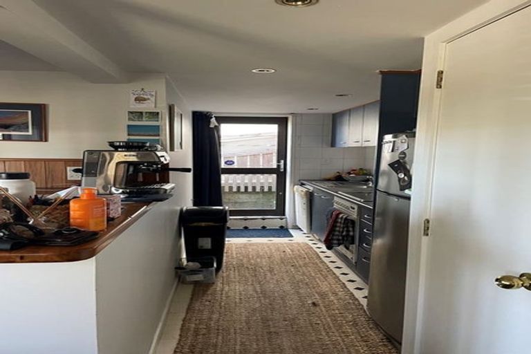 Photo of property in 280 Queens Drive, Lyall Bay, Wellington, 6022