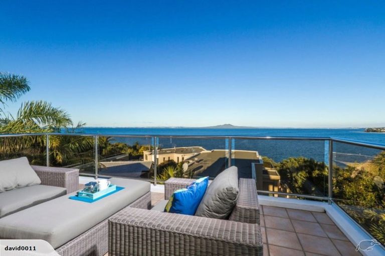 Photo of property in 2/25 Churchill Road, Murrays Bay, Auckland, 0630