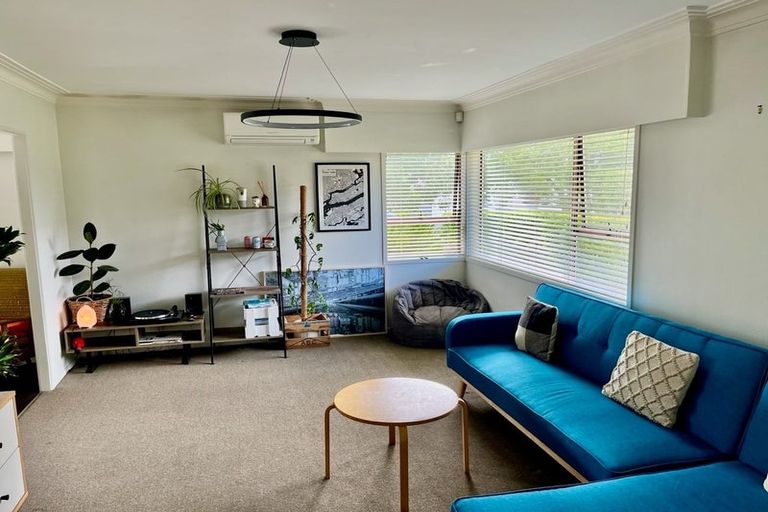 Photo of property in 27 Wainui Avenue, Point Chevalier, Auckland, 1022
