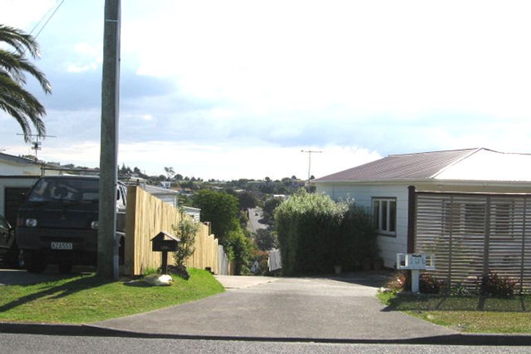 Photo of property in 109a Arran Road, Browns Bay, Auckland, 0630