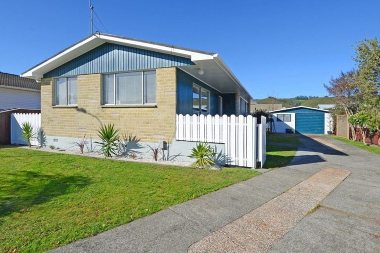 Photo of property in 15 Riversdale Road, Clouston Park, Upper Hutt, 5018