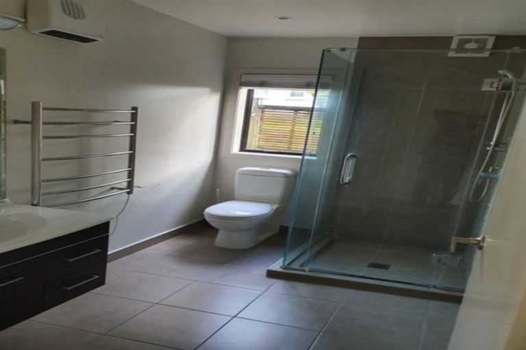 Photo of property in 27c Tamaki Bay Drive, Pakuranga, Auckland, 2010