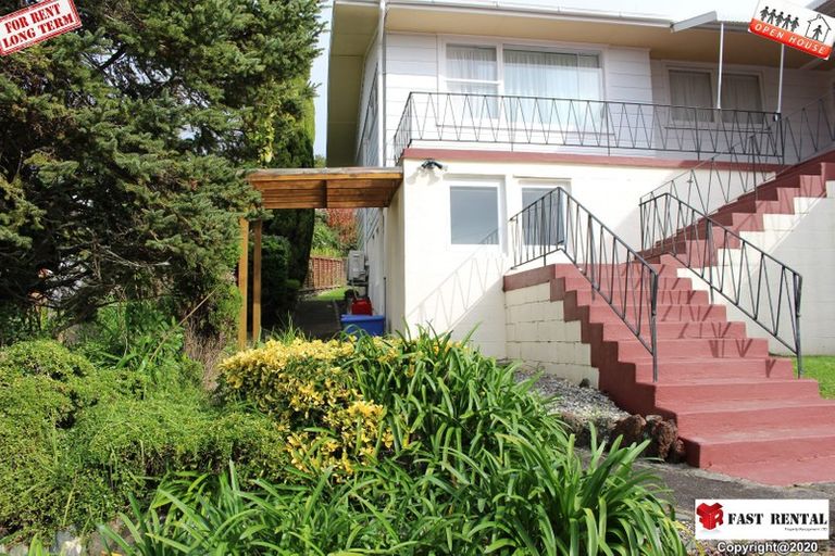 Photo of property in 21 Chivalry Road, Glenfield, Auckland, 0629