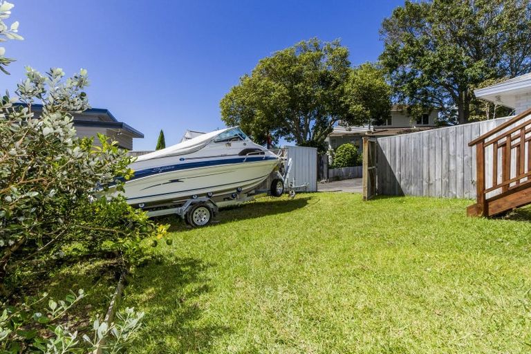 Photo of property in 2/133 Carlisle Road, Northcross, Auckland, 0632