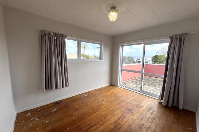 Photo of property in 104 Te Atatu Road, Te Atatu South, Auckland, 0610