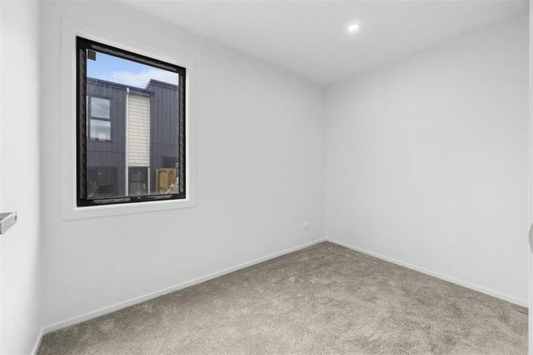 Photo of property in 4 Kautawa Lane, Massey, Auckland, 0614