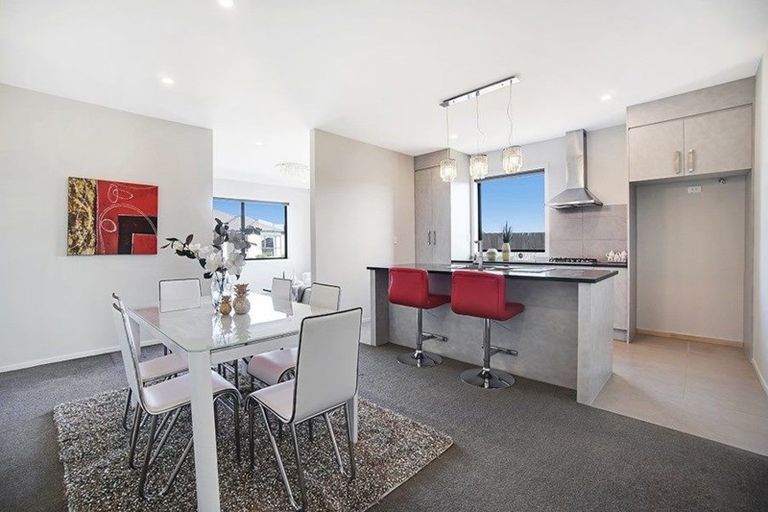 Photo of property in 8 Twin Parks Rise, Papakura, 2110