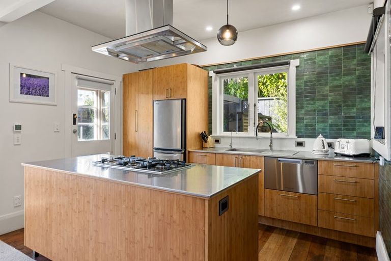 Photo of property in 28 Oakley Avenue, Claudelands, Hamilton, 3214