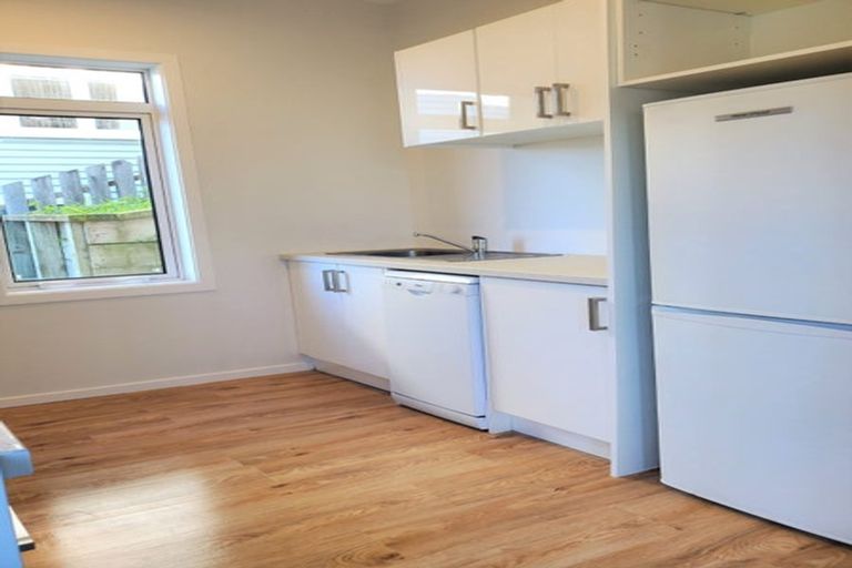 Photo of property in 3/102 Eden Street, Island Bay, Wellington, 6023