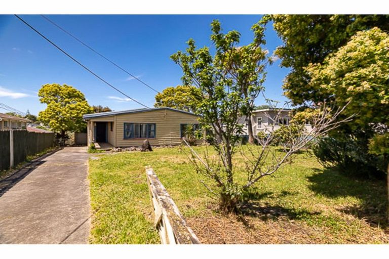 Photo of property in 26 Woodglen Road, Glen Eden, Auckland, 0602