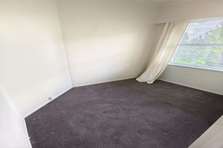 Photo of property in 1/3 Sunset Road, Totara Vale, Auckland, 0632