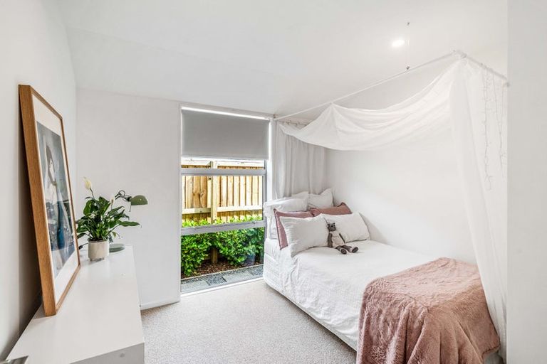 Photo of property in 2/3 Nyoli Street, Northcote, Christchurch, 8052