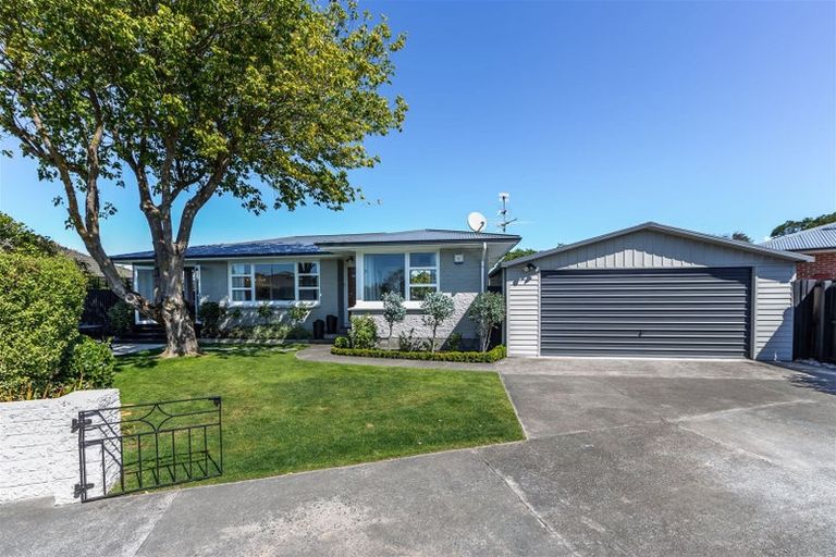 Photo of property in 28 Clipper Place, Redwood, Christchurch, 8051