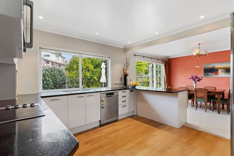 Photo of property in 6 Adonis Place, Half Moon Bay, Auckland, 2012