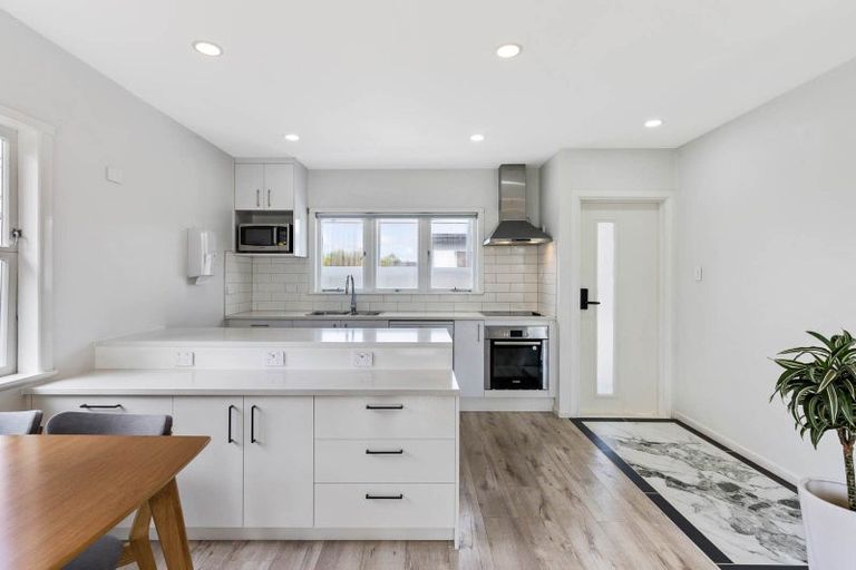 Photo of property in 692 East Coast Road, Pinehill, Auckland, 0632