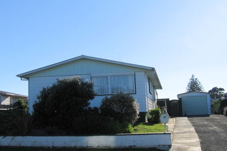 Photo of property in 4 Robert Mckeen Street, Otaki Beach, Otaki, 5512
