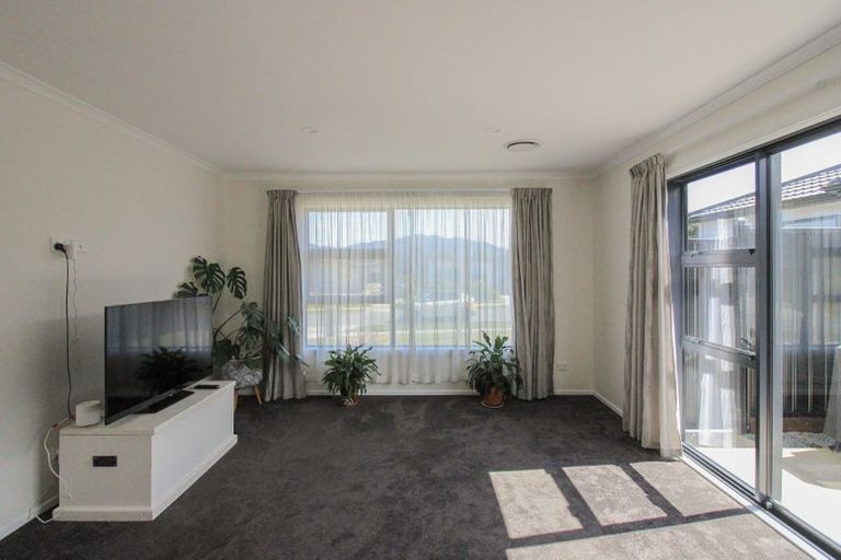 Photo of property in 17 Buddle Road, Wallaceville, Upper Hutt, 5018