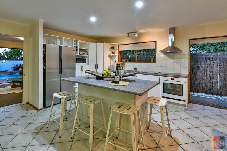 Photo of property in 74 Walter Strevens Drive, Conifer Grove, Takanini, 2112