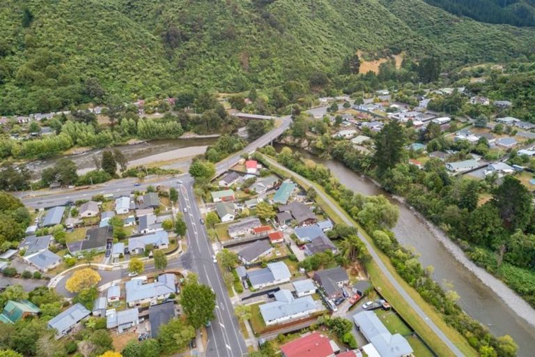 Photo of property in 22 Gemstone Drive, Birchville, Upper Hutt, 5018