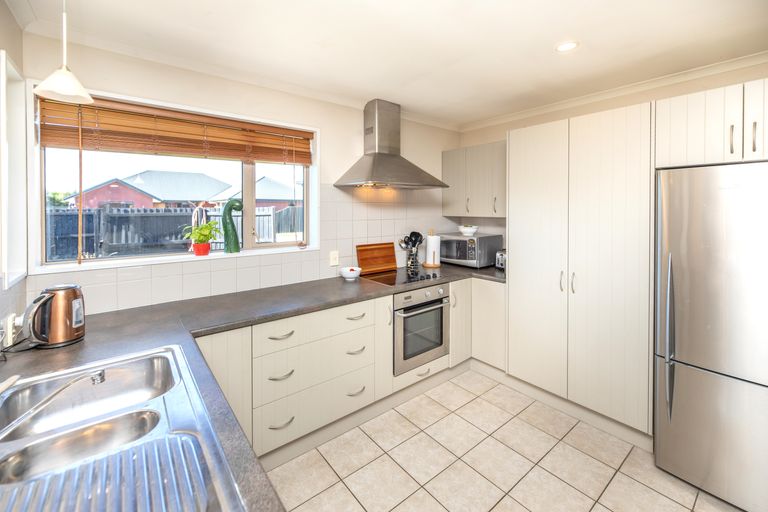 Photo of property in 13 Parkinson Place, Woodend, 7610