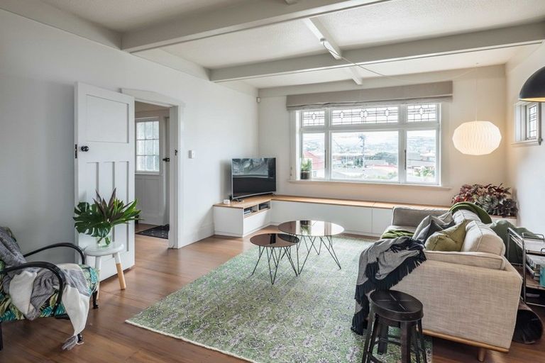 Photo of property in 32 Queens Drive, Kilbirnie, Wellington, 6022