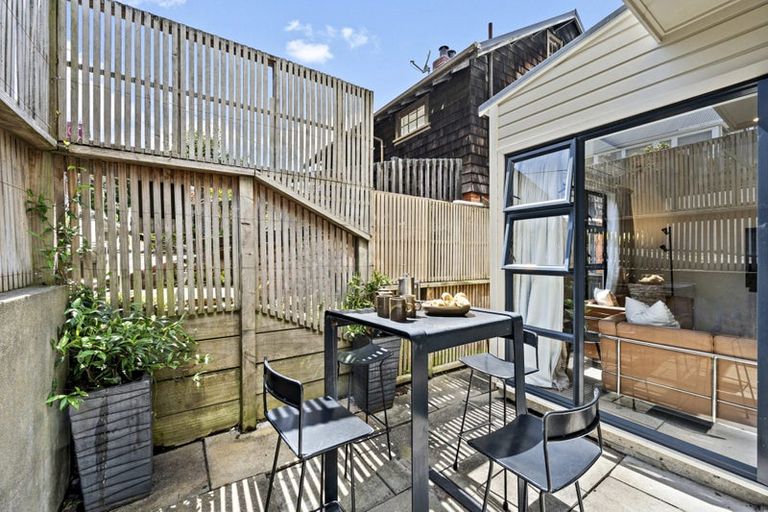 Photo of property in 2a Lewisville Terrace, Thorndon, Wellington, 6011