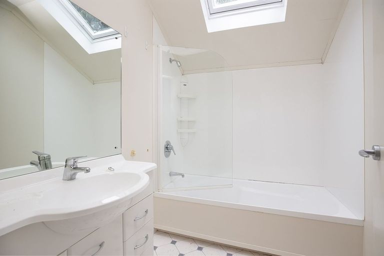 Photo of property in 31b Clutha Avenue, Khandallah, Wellington, 6035