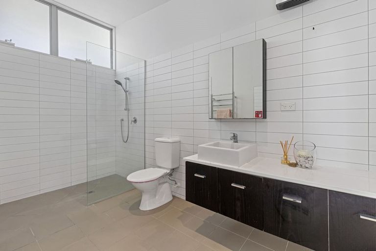 Photo of property in 10d Sunnynook Road, Sunnynook, Auckland, 0620