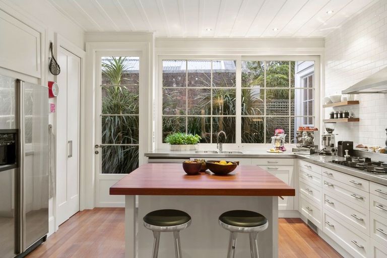 Photo of property in 51 Church Street, Devonport, Auckland, 0624