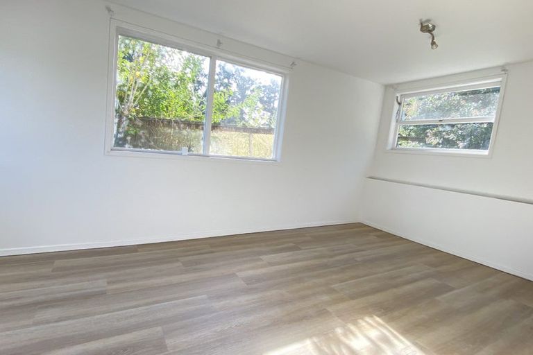 Photo of property in 3 Longburn Road, Henderson, Auckland, 0610