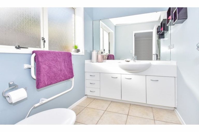 Photo of property in 69 Riverton Drive, Randwick Park, Auckland, 2105