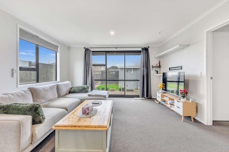 Photo of property in 27 Discovery Place, Marfell, New Plymouth, 4310