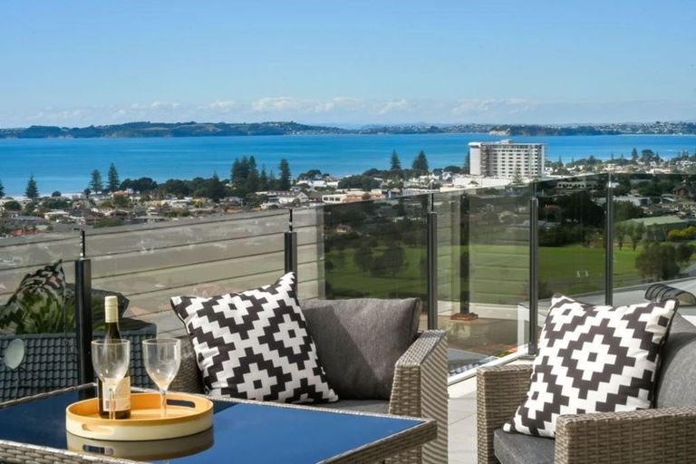 Photo of property in 18 Savoy Road, Orewa, 0931