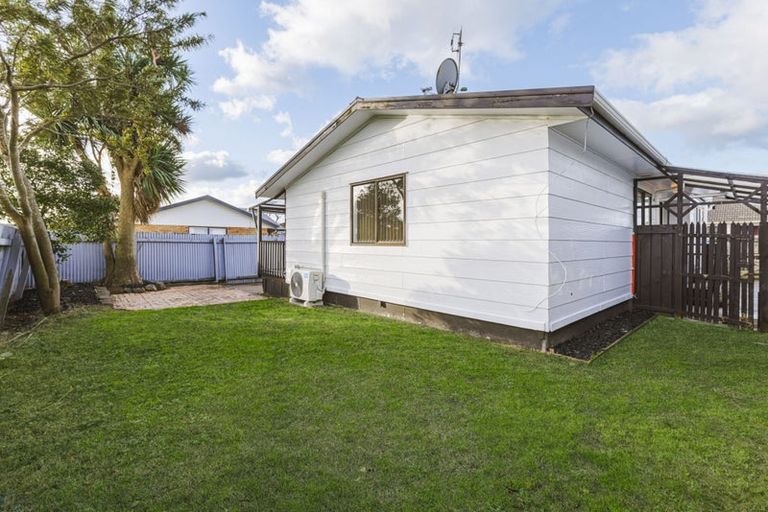 Photo of property in 2/31 Sutton Crescent, Papakura, 2110