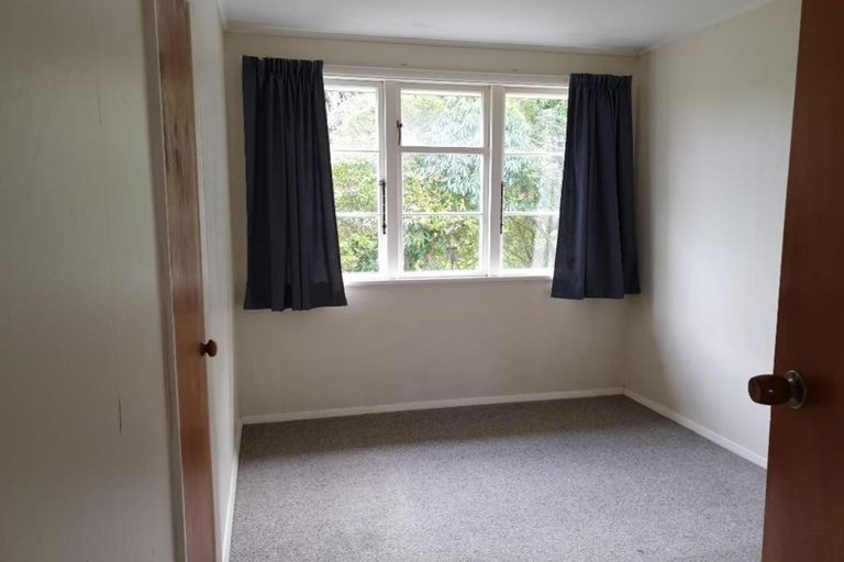 Photo of property in 1 Wakefield Terrace, Tawa, Wellington, 5028