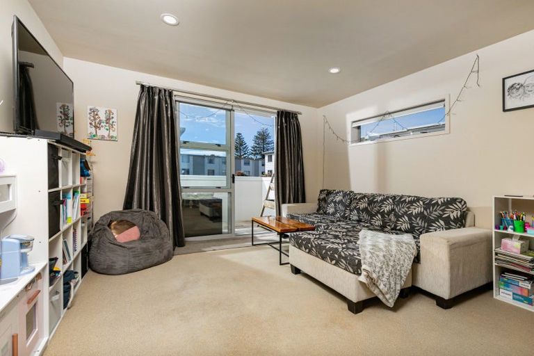 Photo of property in 14/3 Riverside Road, Orewa, 0931