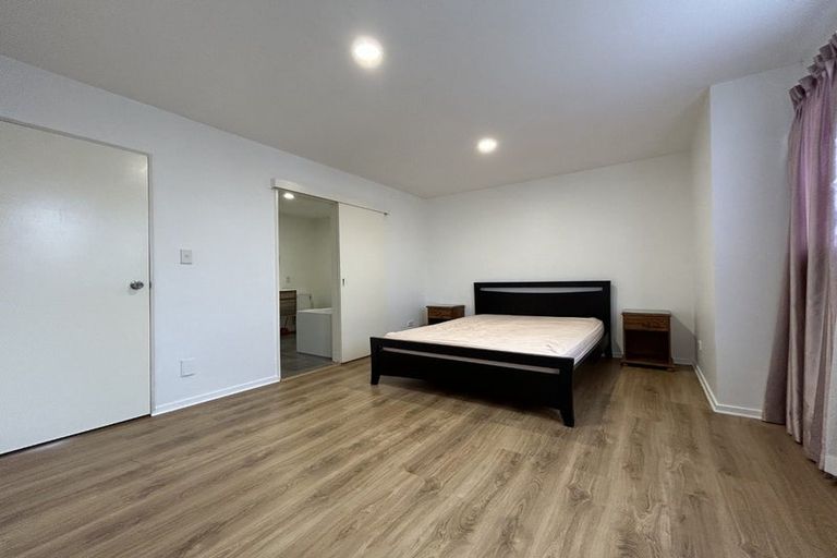 Photo of property in Lakeview Terrace, 24/14 Ambrico Place, New Lynn, Auckland, 0600