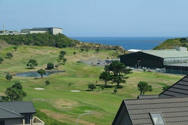 Photo of property in 3 Bunker Way, Strathmore Park, Wellington, 6022