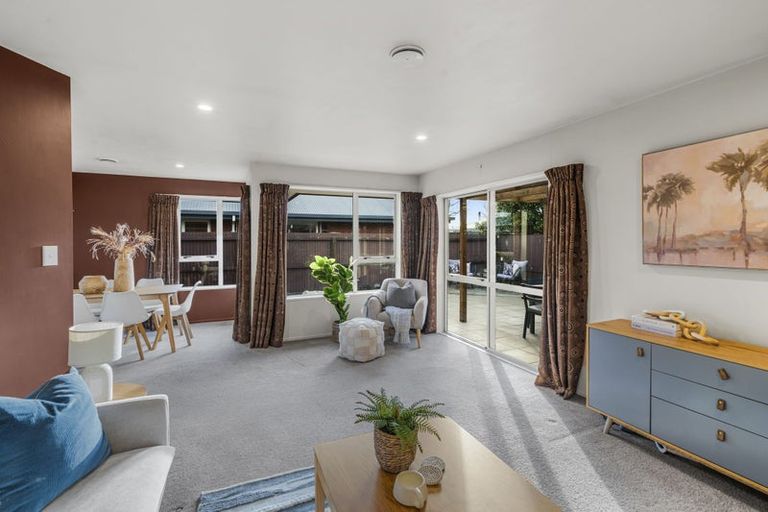 Photo of property in 33 Daniels Road, Redwood, Christchurch, 8051