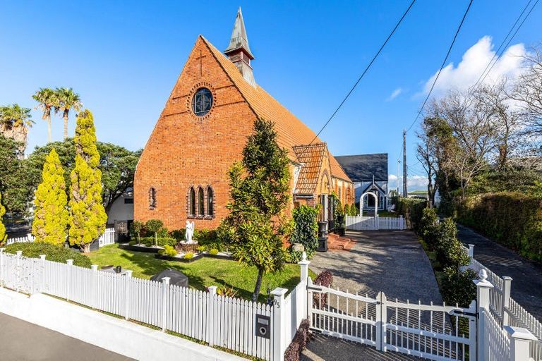 Photo of property in 95a Calliope Road, Stanley Point, Auckland, 0624