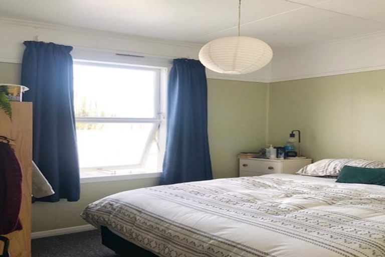 Photo of property in 16 Glendavar Street, Berhampore, Wellington, 6023