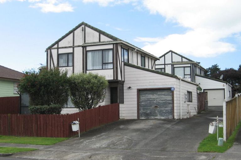Photo of property in 1/22 Tomintoul Place, Highland Park, Auckland, 2010
