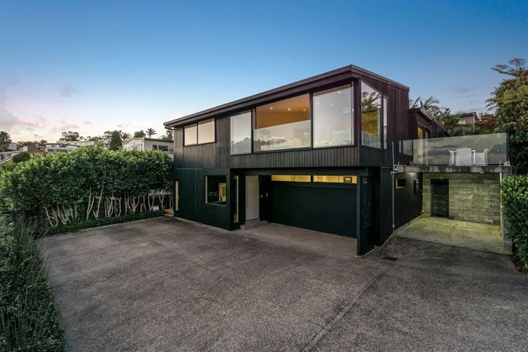 Photo of property in 17a Parr Terrace, Castor Bay, Auckland, 0620